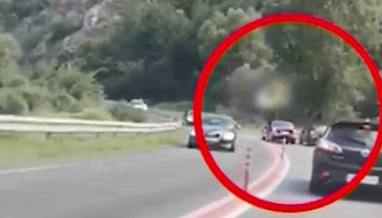 НСО - НАКАЗАНИЕ: Понижили са шофьора на НСО, заснет да избутва коли в Кресненското дефиле