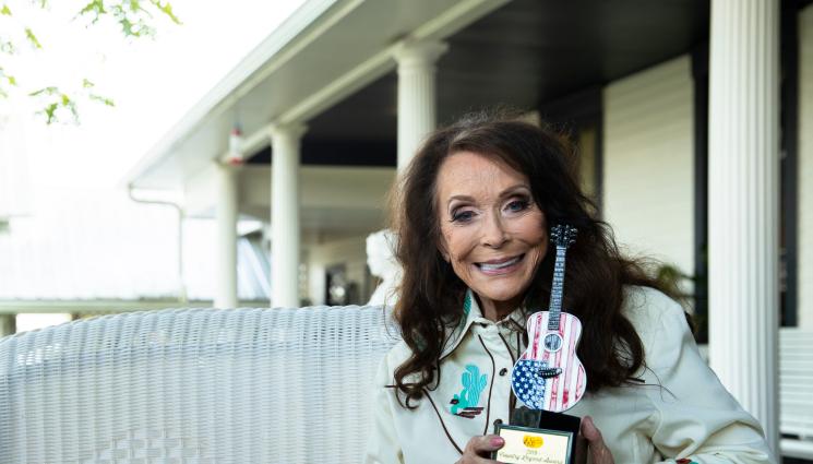 Лорета Лин - ЗЛАТНО ВРЕМЕ: Лорета Лин пее кънтри сред звездите