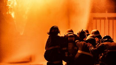 Пожарникари