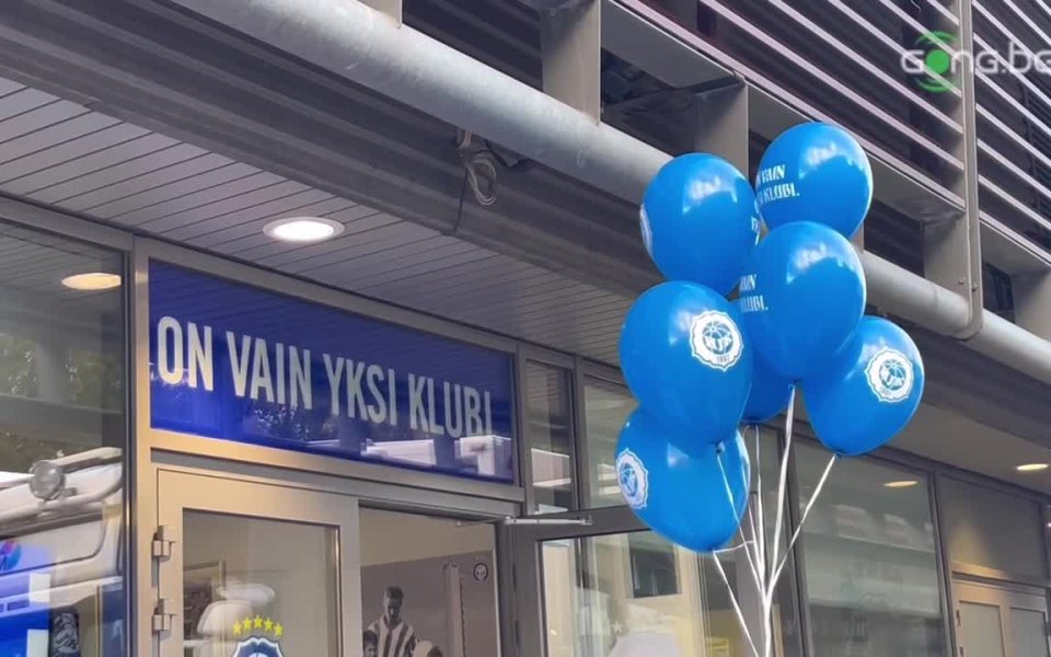 Фен артикули на ХИК и Лудогорец се продават пред стадион