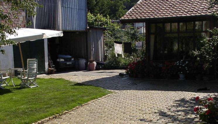 а - КУЛТУРНА ЦЕННОСТ: 8 къщи в София с жълти павета на двора