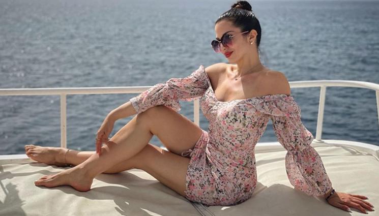 Райна - ДА ИЗПЛАКНЕШ ОКОТО: Райна кефи народа по бански (СНИМКИ)