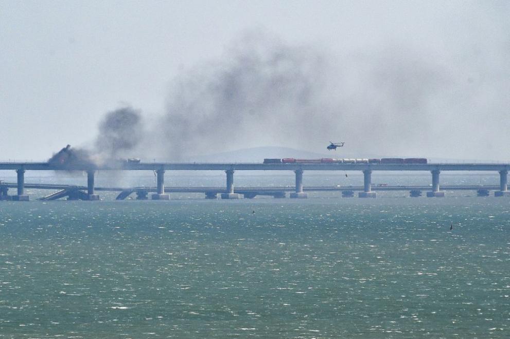 Цистерна с гориво се е запалила на Кримския мост, предаде