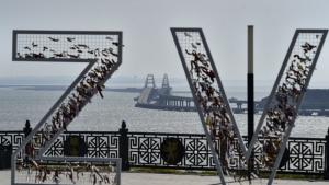 Пуснато е движението на леки коли и автобуси по Кримския