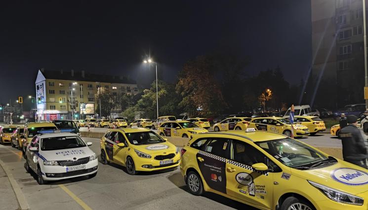 таксита - СЛЕД ФАТАЛНИЯ ПОБОЙ: Транспортният министър с мерки за по-голяма сигурност на таксиджиите