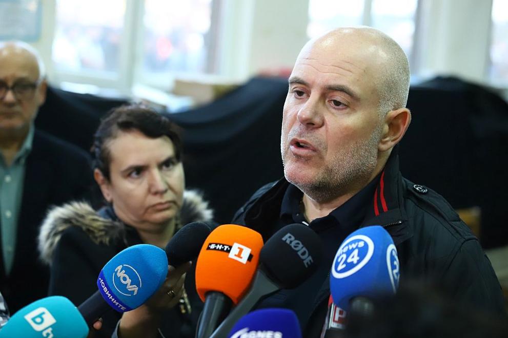 Загрижен съм за всички нас и родината, в която живеем.