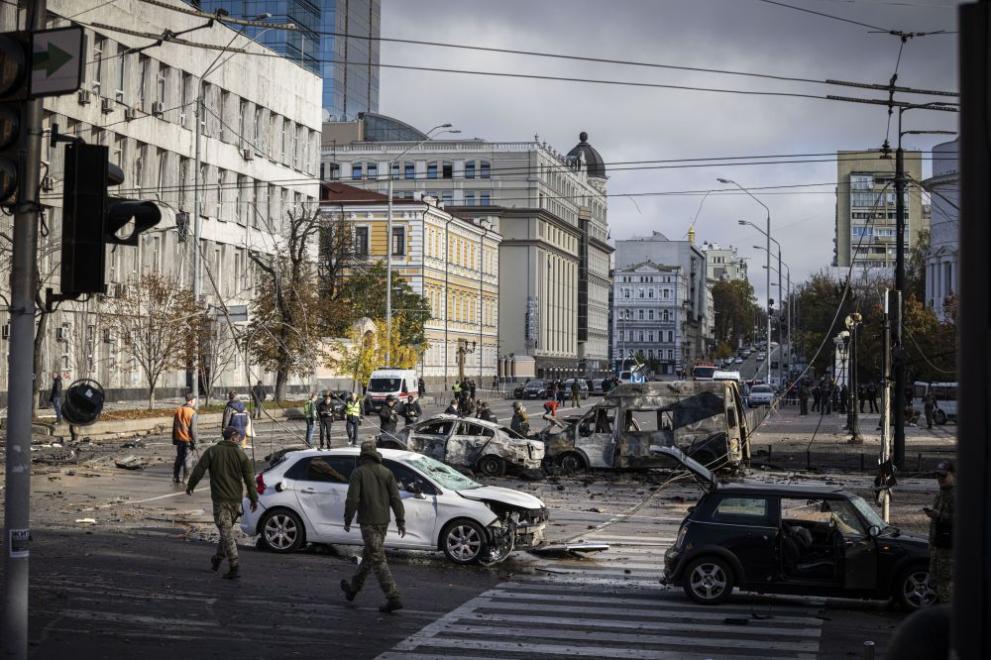 Украинският парламент удължи военното положение и мобилизацията на армията с