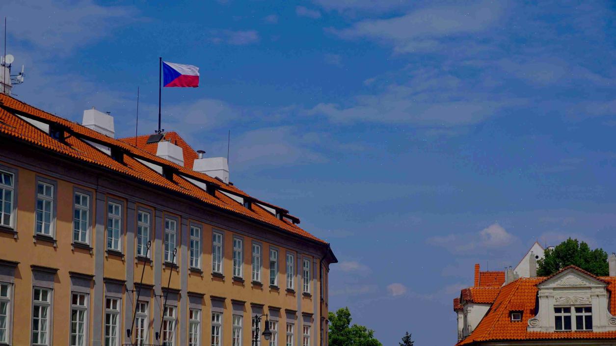 Чехия затваря границите си