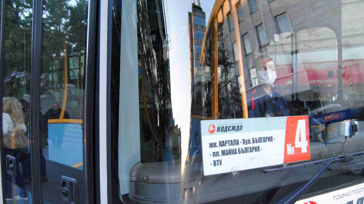 Дезинфекцират по няколко пъти на ден автобусите във Велико Търново