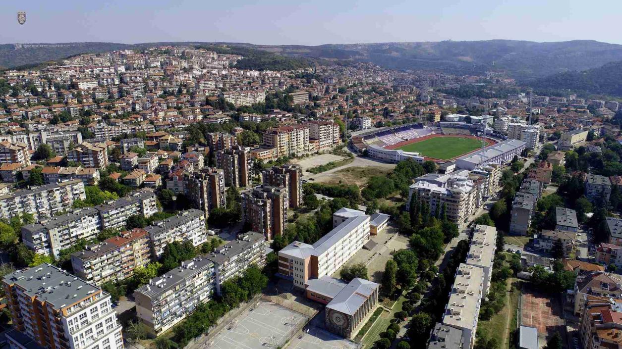 Гимназиалното образование остава дистанционно във Велико Търново