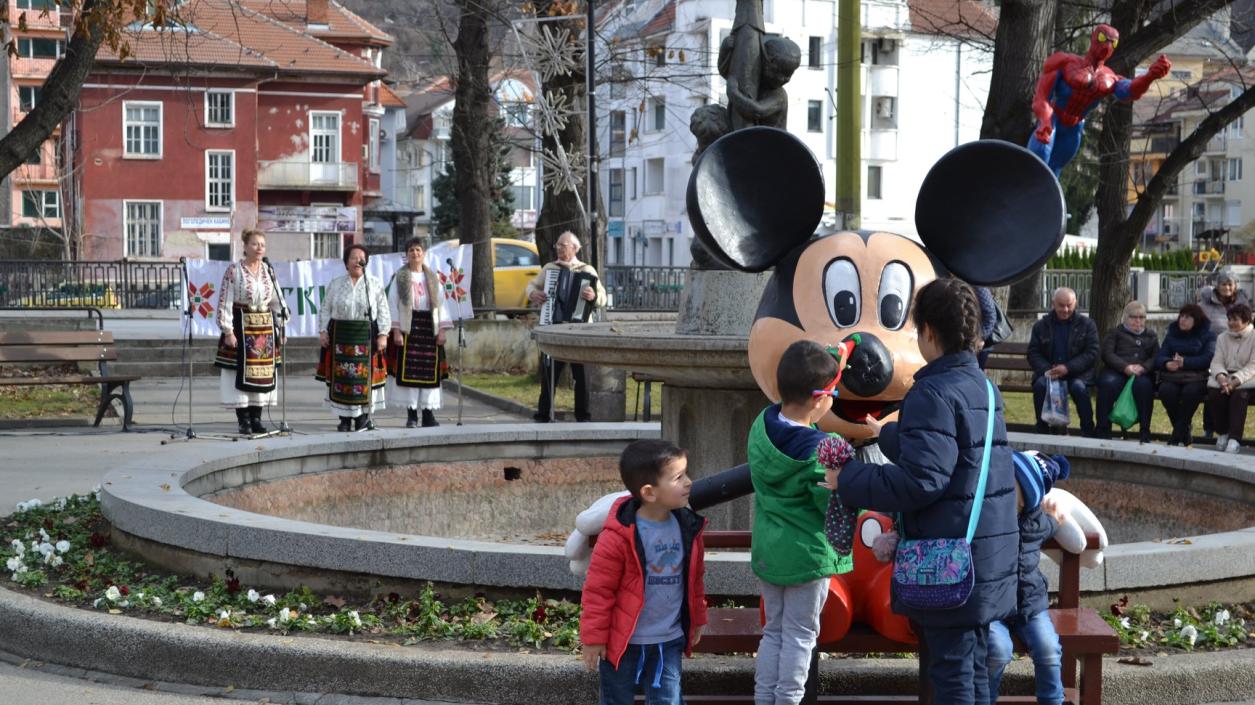 Детският коледен град в Габрово отново е отворен