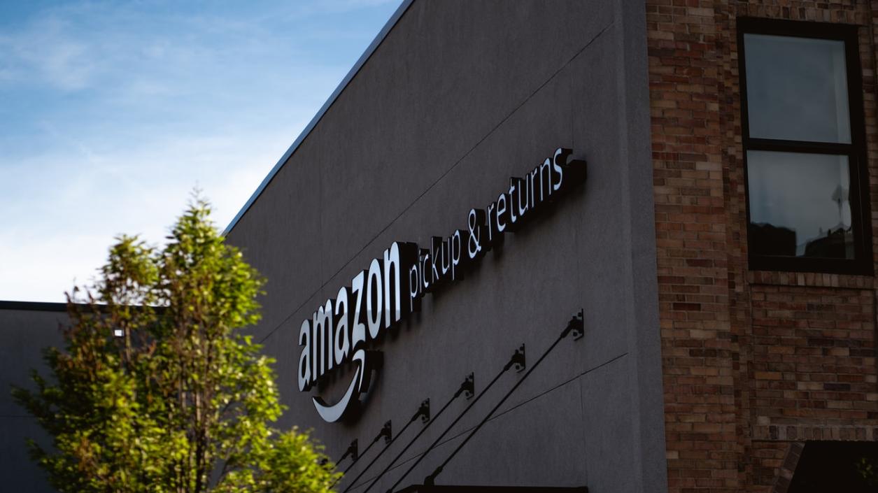 Джеф Безос се оттегля като шеф на Amazon
