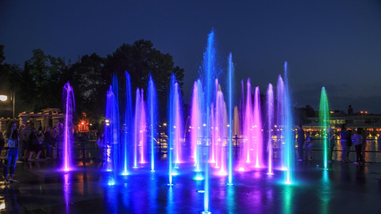 Пеещите фонтани в Пловдив отново със светлинно шоу