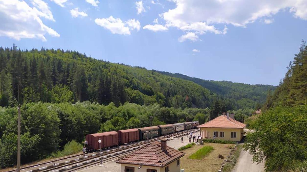 Специален туристически влак от гара Септември до гара Аврамово 