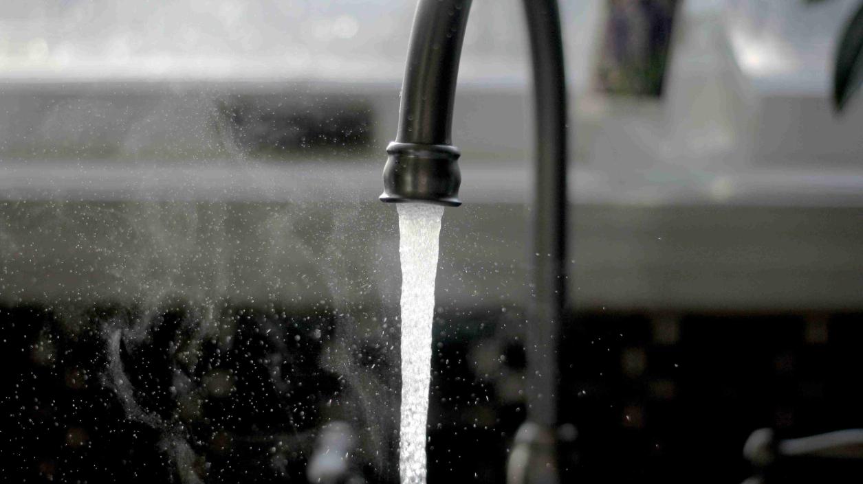 В Ловеч е забранена употребата на питейна вода миене на улици, МПС, за напояване 