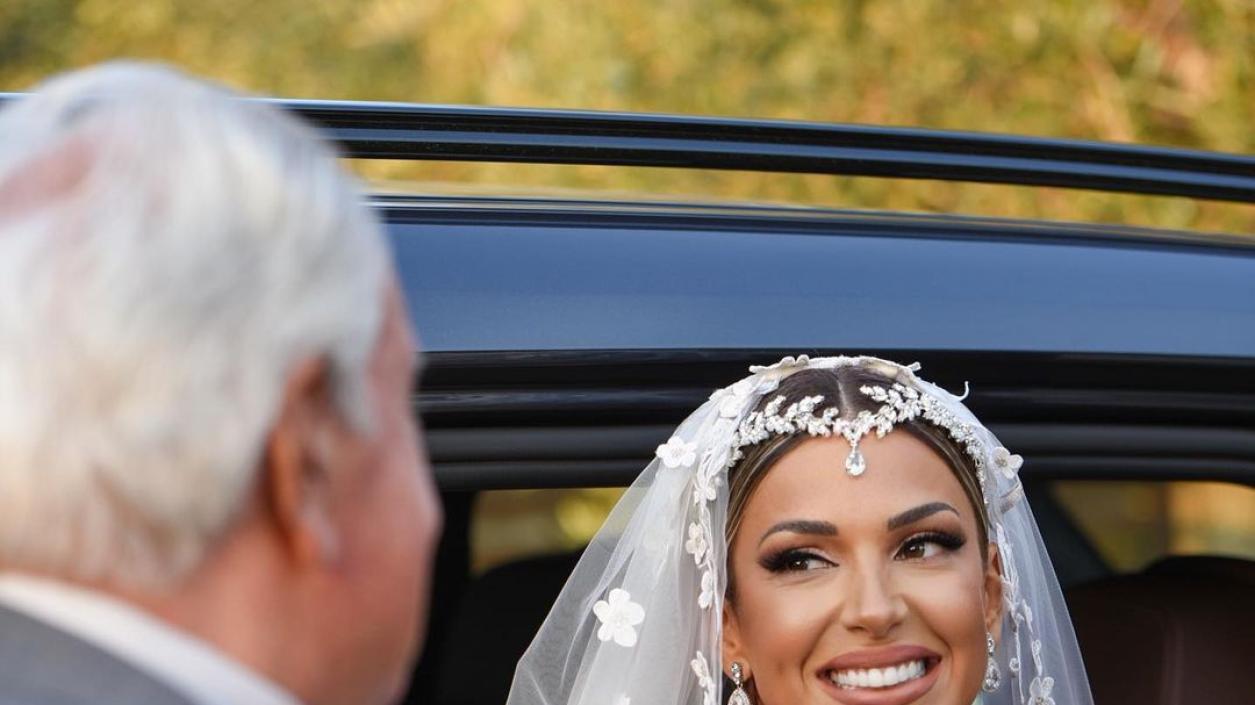 Сватба и кръщене за гръцката звезда Елени Хадзиду 
