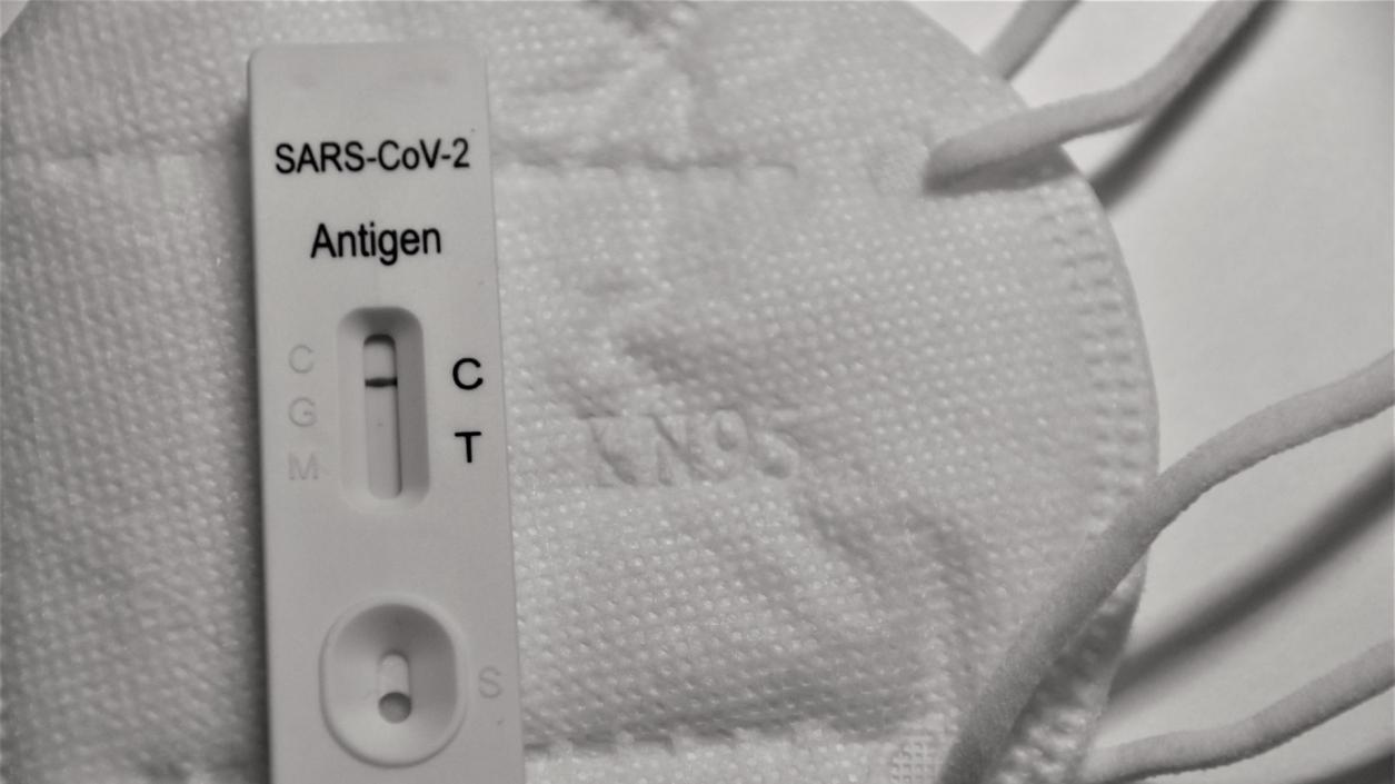 52 случая на вирусния вариант Омикрон на SARS-CoV-2