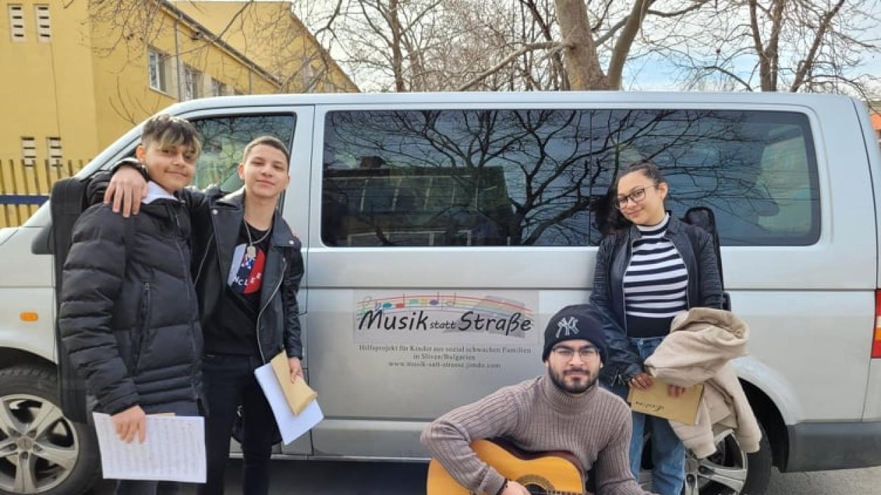 Деца от ромския квартал в Сливен ще свирят в Парижката филхармония