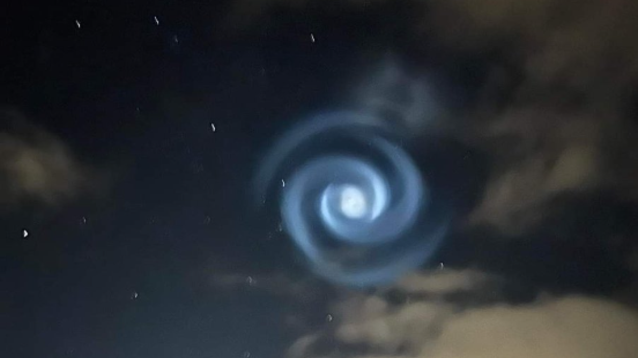 Мистериозна синя спирала в небето на Нова Зеландия