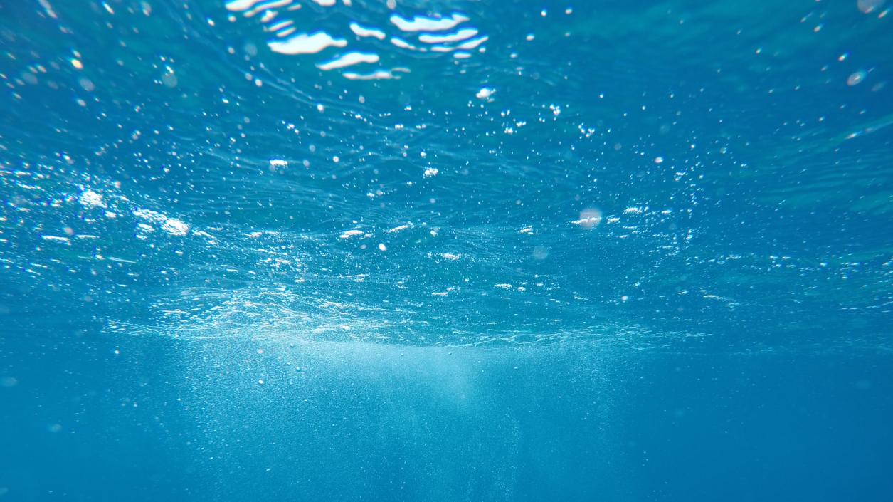 Морската вода лекува кожни проблеми и хидратира кожата