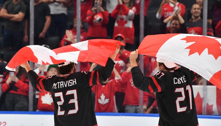 Хокей Канада - ИЗКАРАХА ИМ КИРЛИВИТЕ РИЗИ: Шефовете на канадския хокей напуснаха след редица обвинения в сексуално насилие