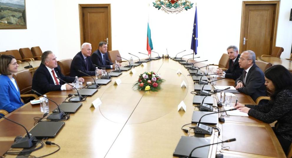 Министър-председателят Гълъб Донев се срещна с генералния одитор на Сметната