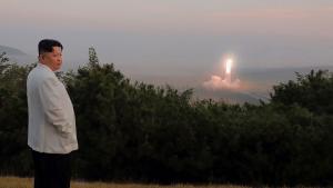 Северна Корея изстреля най малко 10 разнородни ракети От тях една