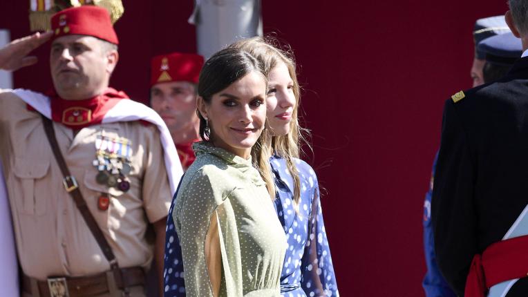  Летисия Ортис и испанското кралското семейство на националния празник на страната 