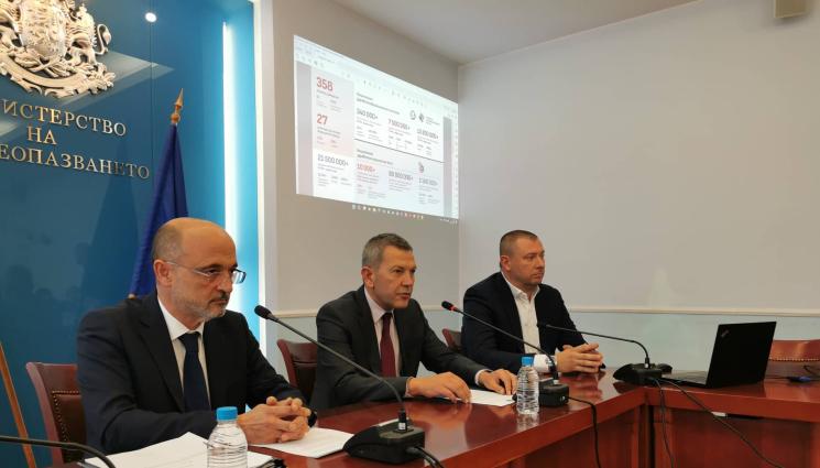 здраве - Свързват линейките с болниците