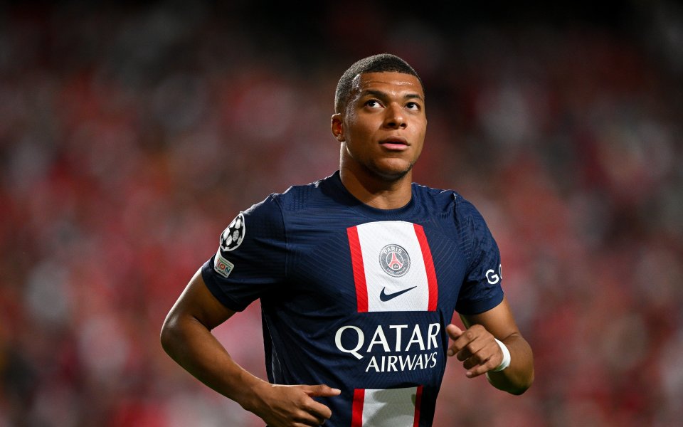 Решението на нападателя Килиан Мбапе да остане в Пари Сен