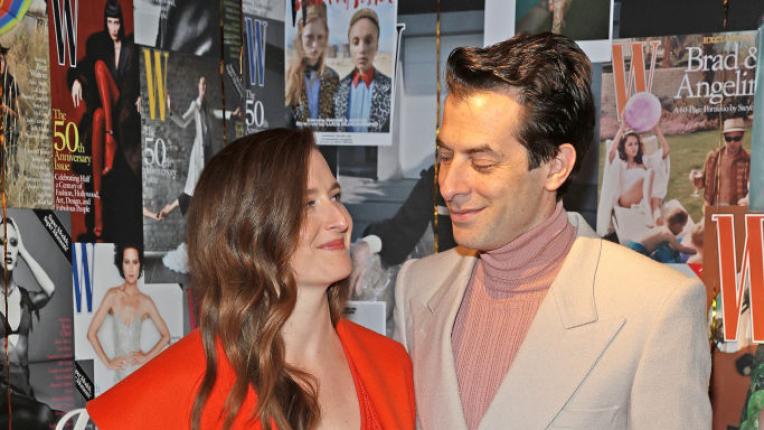  Грейс Гъмър бременна и сияеща на аления килим 