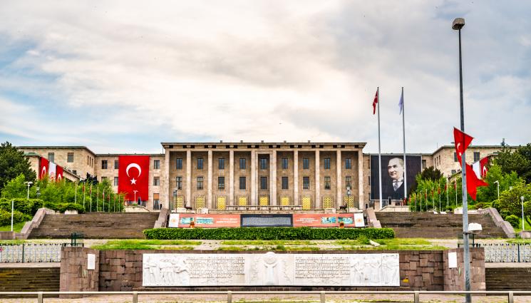 парламент Турция - Нов медиен закон в Турция, до 3 години затвор грозят журналистите и потребителите на социални мрежи (ВИДЕО)