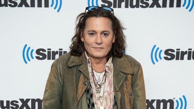 Джони Деп неузнаваем: Актьорът смени визията си (ВИДЕО)