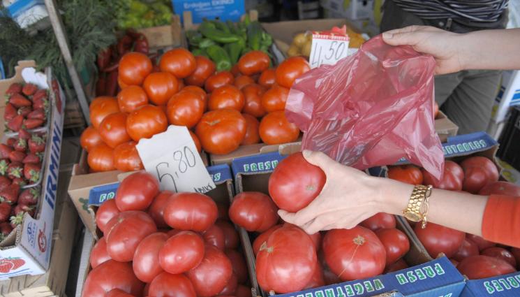 Домат - Вкарват селския домат в магазина