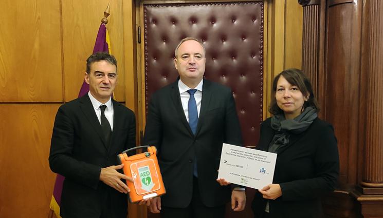 дефибрилатор - Слагат външен дефибрилатор в Софийския