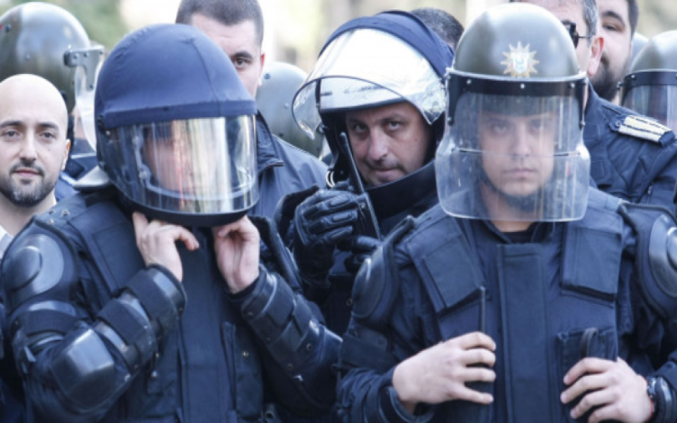 Рекорден брой полицаи ще охраняват дербито на Варна на 22