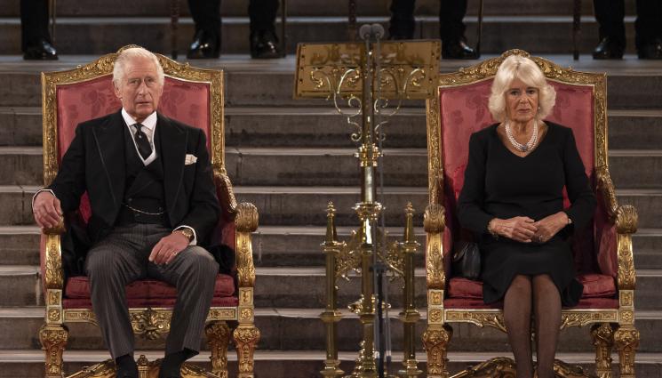 Чарлз и камила - ПОТЪПКАХА ЗАВЕТА НА ЕЛИЗАБЕТ II : Камила ще е кралица без консорт, принц Джордж със специална роля