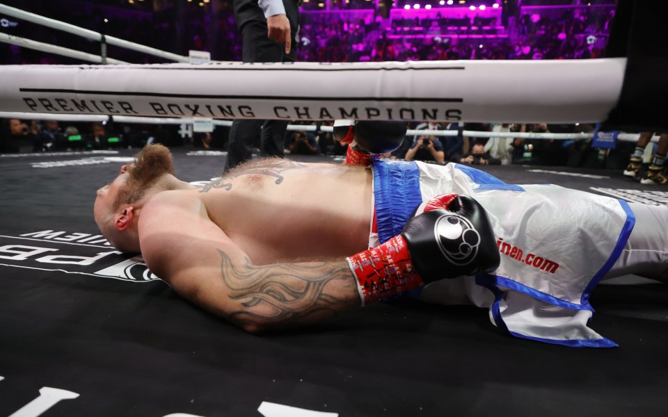 Бруталната загуба от Дионтей Уайлдър хвърли Роберт Хелениус в сериозен