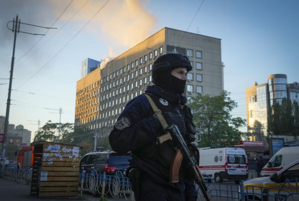 Най-малко две експлозии бяха регистрирани днес в Киев, а над