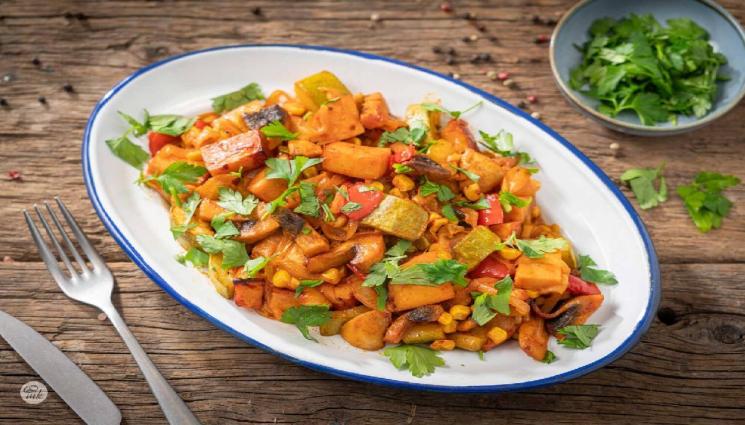 рецепти - Гответе с matekitchen.com: Апетитно пуешко със зеленчуци на фурна (ВИДЕО)