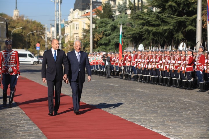 <p>Президентът на Армения Вахагн Хачатурян е на посещение у нас</p>