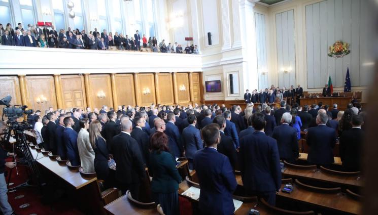 парламент - ЩЕ УДАРИ ЗВЪНЕЦА: Вежди Рашидов открива 49-ото Народно събрание