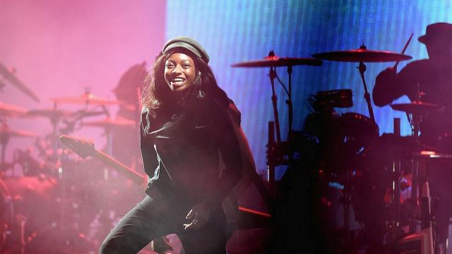 Рапърката Литъл Симз спечели британската награда „Мъркюри“