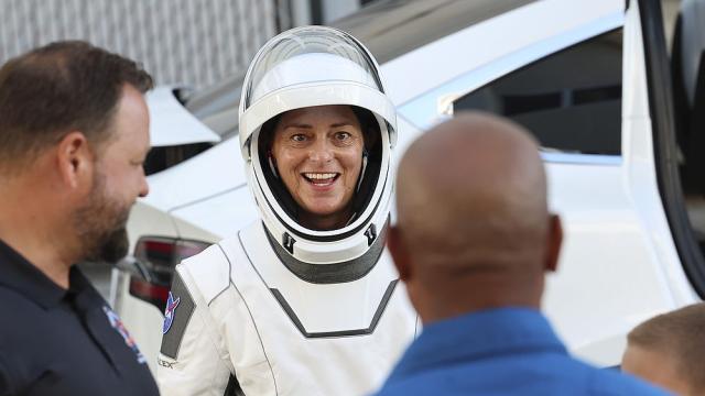  Никол Ман от Космоса: Това е неописуема картина от цветове, облаци и земя (ВИДЕО)