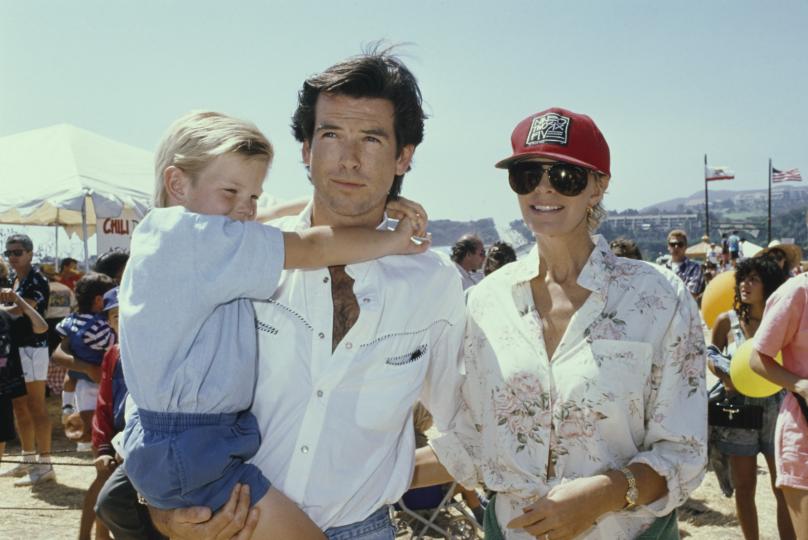 <p>1989 г. в Малиб, Калифорния, заедно с първата си съпруга, австралийската актриса Касандра Харис, и сина им Шон</p>