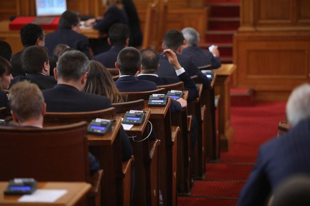 Депутатите отново не избраха председатели на трите спорни комисии -