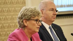 Ние винаги сме считали че политиците влизат в парламента за