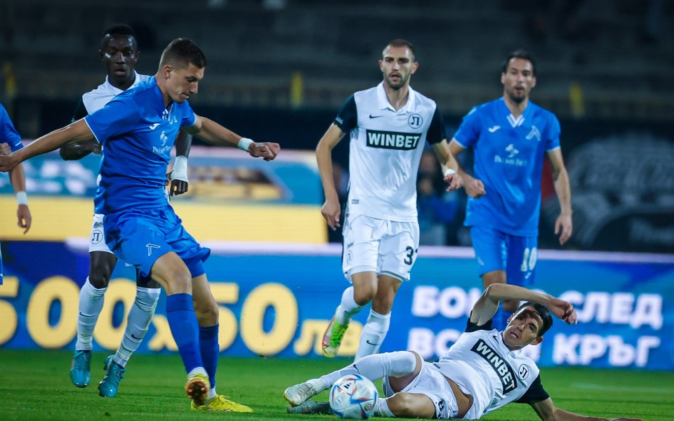 Левски и Локомотив Пловдив играят при 1:0 в мач от