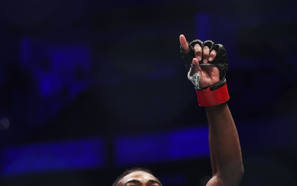 Алджамейн Стърлинг защити титлата си в категория петел на UFC