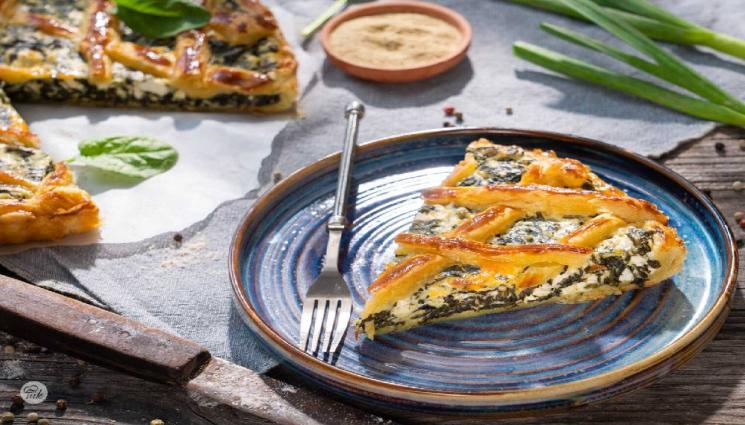 рецепти - Гответе с matekitchen.com: Апетитен бърз пай със спанак, сирене и бутер тесто (ВИДЕО)